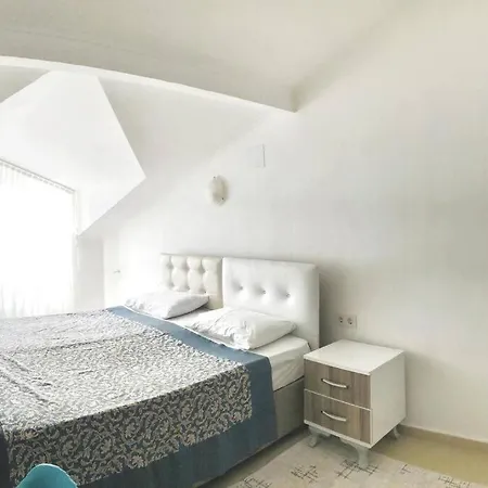 Central House With Stunning Terrace 3 Br Appartement *
