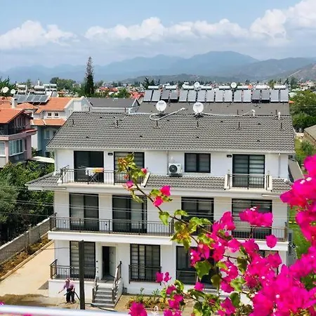 Central House With Stunning Terrace 3 Br Appartement